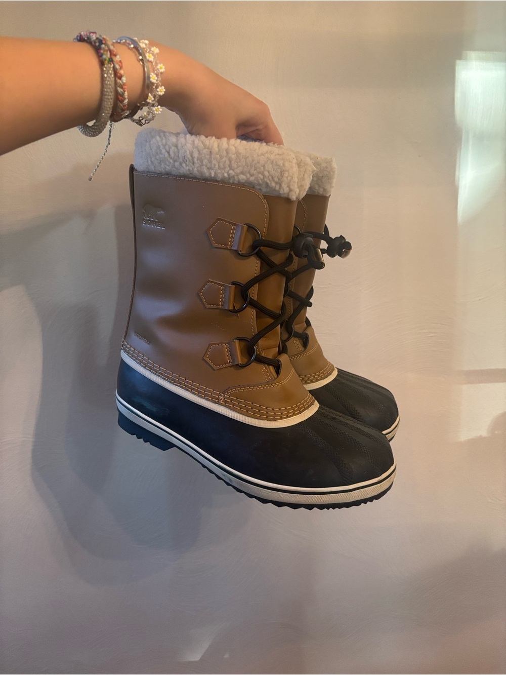 Womens/ Youth Sorel Caribou Waterproof Winter Boots - Tan and Black size 6/EU 38